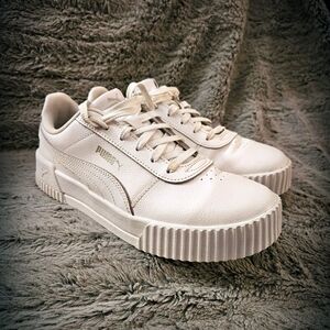 Puma Carina L women's shoes, size 8.5